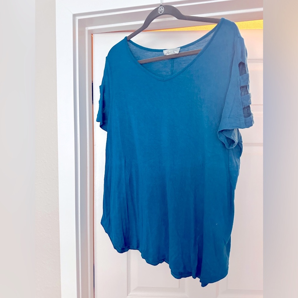 Meera Lane Tops- size 1X. Cutouts on sleeves. Dark Teel.
